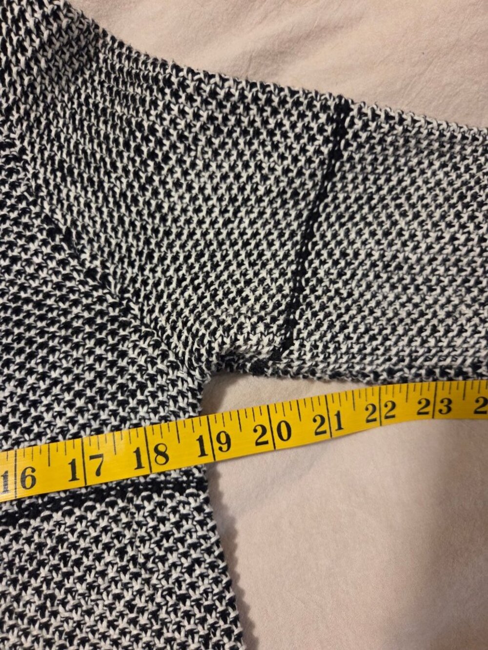 Chicos Black & White Open Front Cardigan Sweater Pockets Size 1Textured - Picture 6 of 7